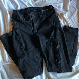 🖤BLACKHEART Hot Topic Distressed Skinny Jeans🖤